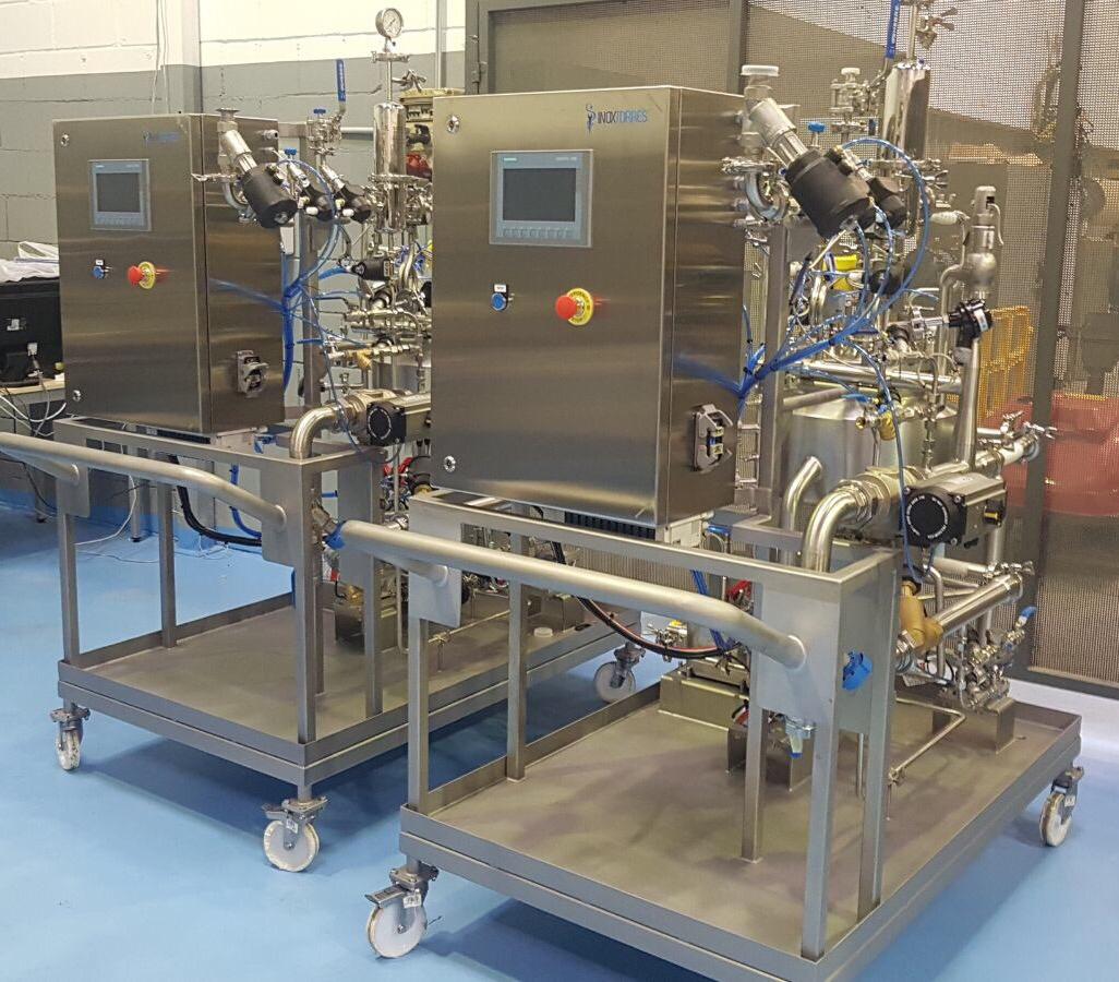Armarios eléctricos para reactores de agua purificada.